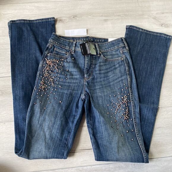 White House Bk MktCurvy High-Rise Everyday Soft Denim™ Beaded Skinny Flare Jeans - Picture 7 of 8